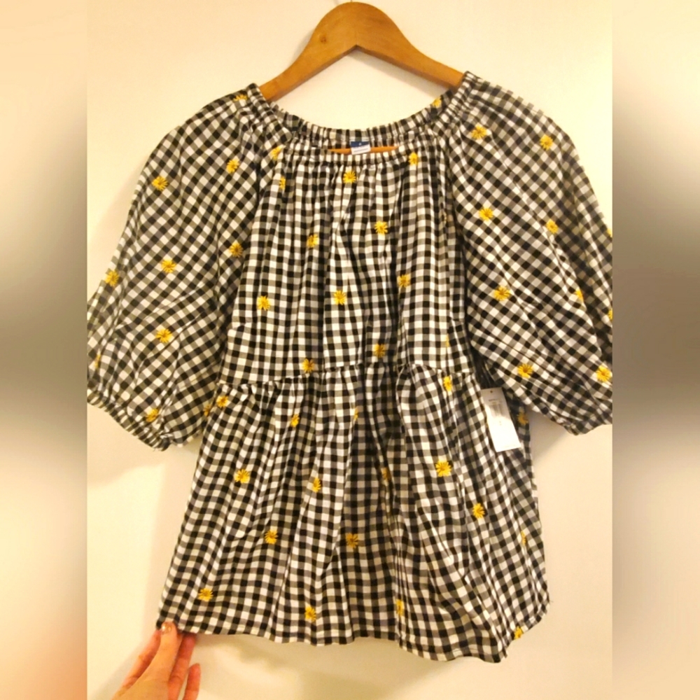 Adorable black checkered blouse NWT